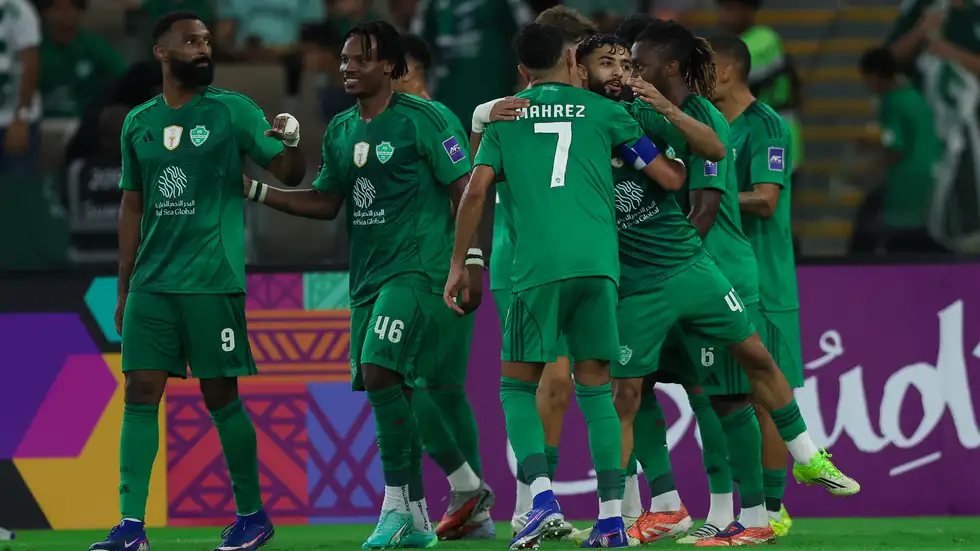 نجم ليفربول يصف لاعبا في الدوري السعودي بـ"سبايدرمان"