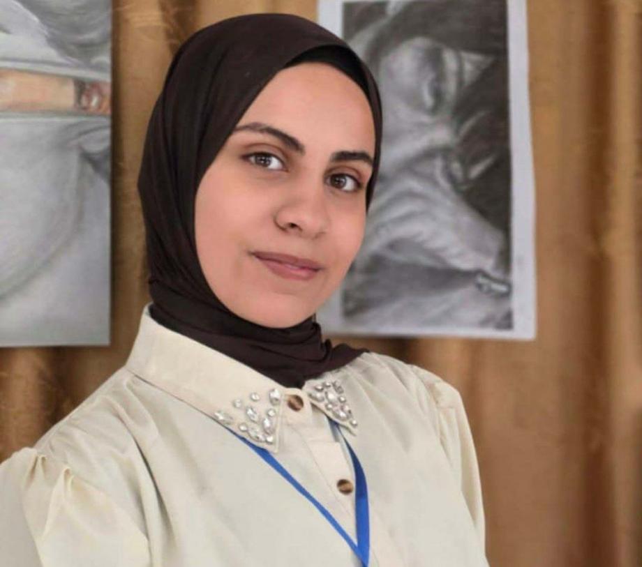 جنى ترسم حزنها… وتمنحه شكلًا من الأمل 