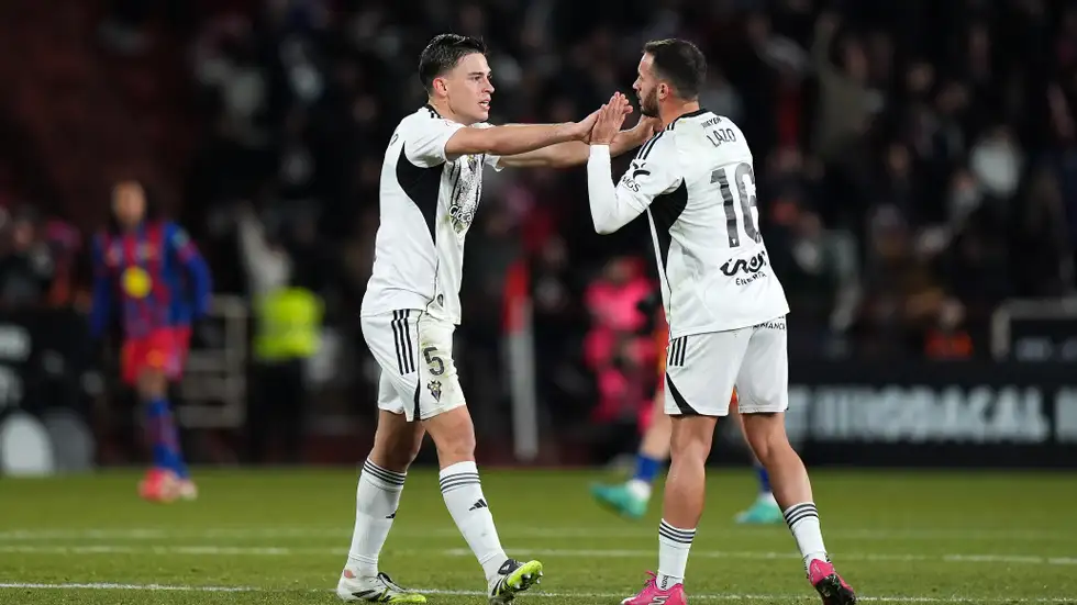 الفوضى ضد النظام ..  مدافع ألباسيتي يقارن بين ريال مدريد وبرشلونة