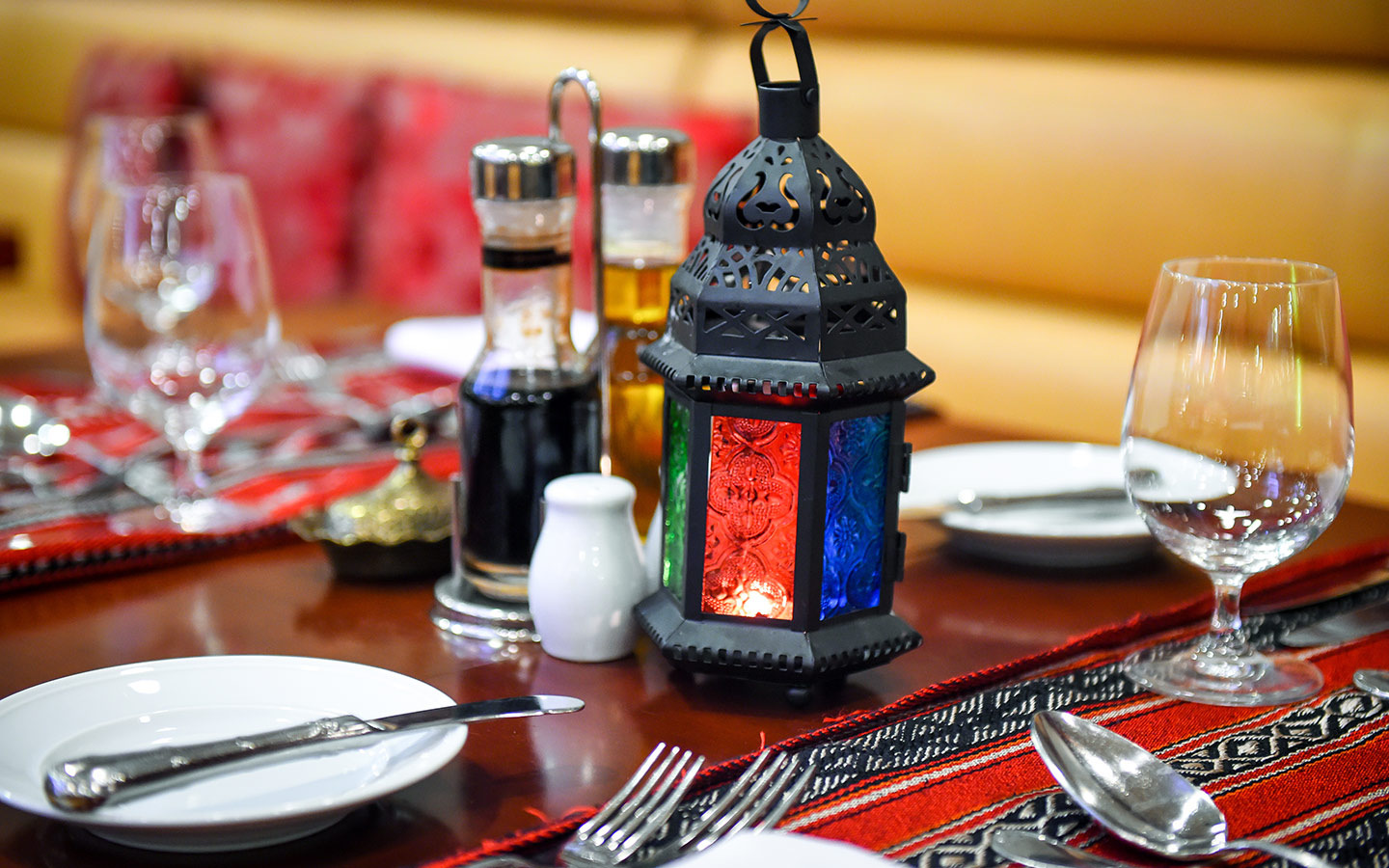 رمضان بين روحانية الشهر وسهرات المقاهي… أين يقف المجتمع؟