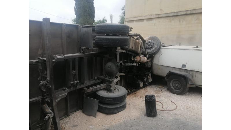 3 إصابات بحادث تدهور قلاب في عجلون