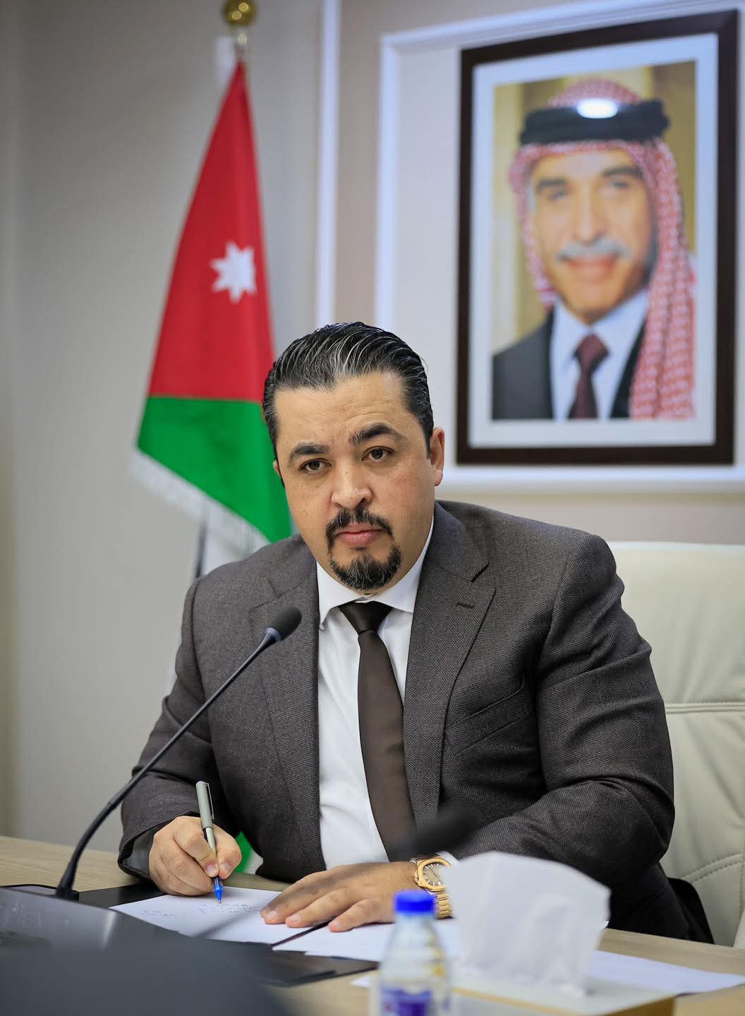 حواري وأعضاء لجنة العمل النيابية : الحكومة صدقت الوعد