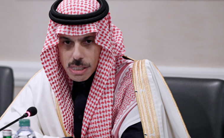 وزراء خارجية السعودية ومصر وقطر يبحثون جهود استئناف وقف النار بغزة