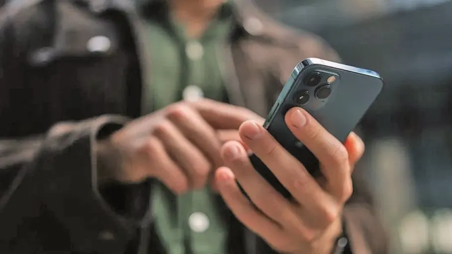 لهجتك ثغرة أمنية ..  محتالون يدربون الـ"AI" على تقليد أصواتنا
