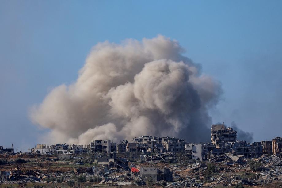 إصابة طفل برصاص الاحتلال وقصف يستهدف مناطق عدة في غزة 