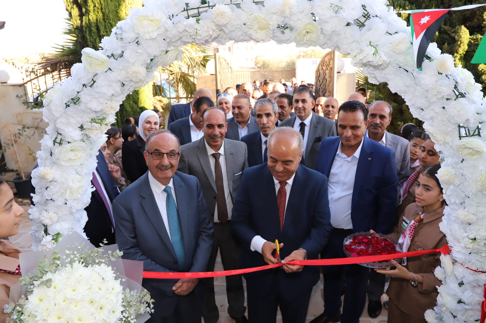 محافظة يفتتح نادي معلمي مادبا لخدمة الكوادر التربوية