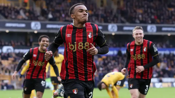 معركة شرسة بين باريس وآرسنال على موهبة واعدة