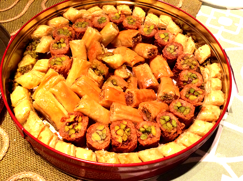 بعد رفع أسعار الطحين ..  ما هي حقيقة زيادة أسعار الحلويات؟