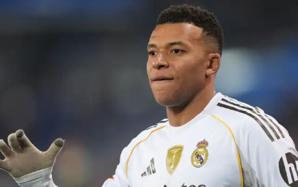 "لا أحد يفهم في مدريد" ..  أول رد فعل بعد غياب مبابي عن تشكيلة الأفضل