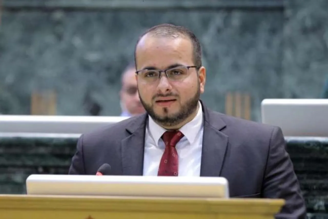 الرياطي يطالب بإقالة مدير مؤسسة الموانئ  