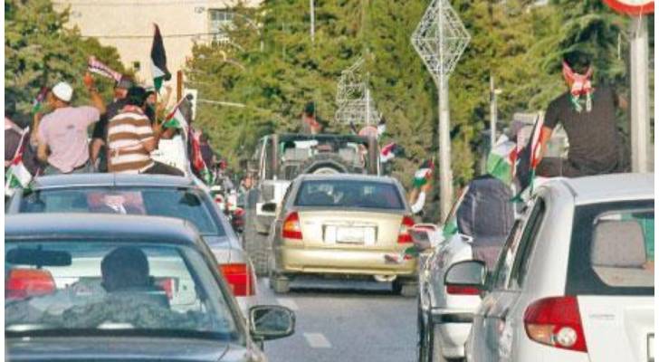 مواكب الأعراس في الشوارع ..  "قطاع طرق" بمظاهر الفرح