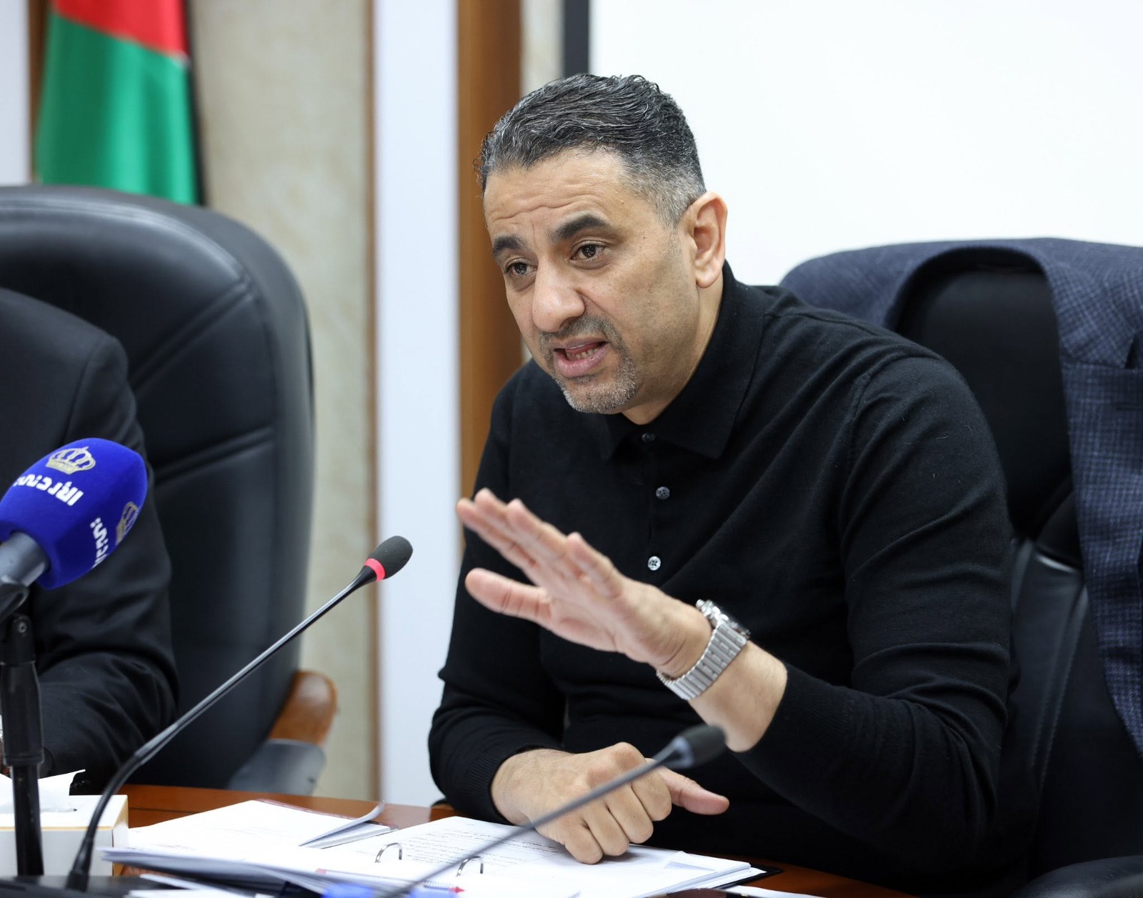 أبو حسان: لا تسريح لأي موظف بعد دمج المؤسسة المدنية والعسكرية