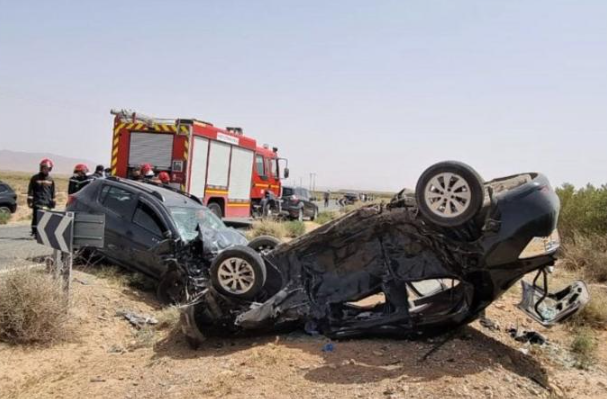 وفاة وإصابتان بحادث مأساوي على الطريق الصحراوي