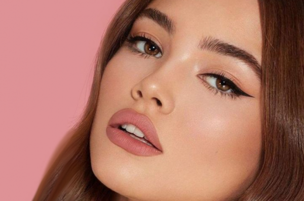 وداعاً للبشرة اللامعة! مكياج Cloud Skin هو ترند النجمات العالميات في ربيع 2026