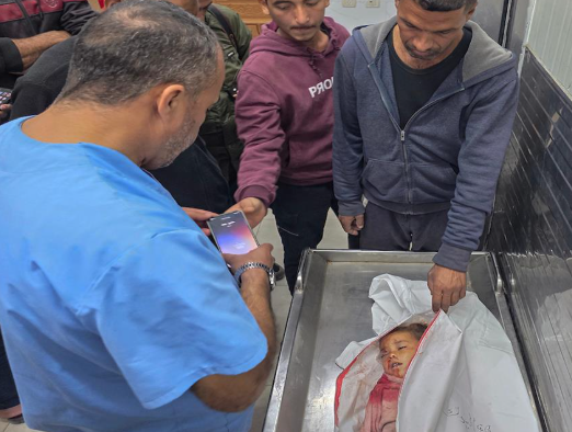 استشهاد طفلة متأثرة بإصابتها برصاص الاحتلال في دير البلح