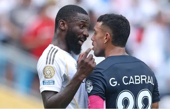 لاعب باتشوكا ردًا على الاتهامات العنصرية: هذا ما قلته لروديجر