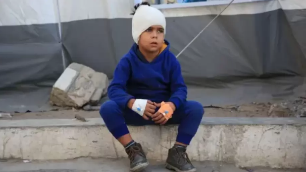 نزيف بلا دواء ..  منع السفر يعمّق جراح المصابين في غزة 