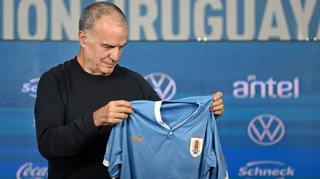 بييلسا يبدأ الجنون ويستبعد فالفيردي وأراوخو من منتخب أوروجواي!
