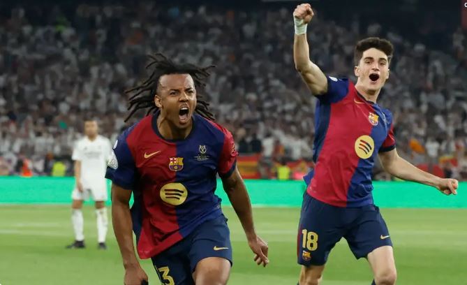 لاعب برشلونة يوافق على تجديد عقده
