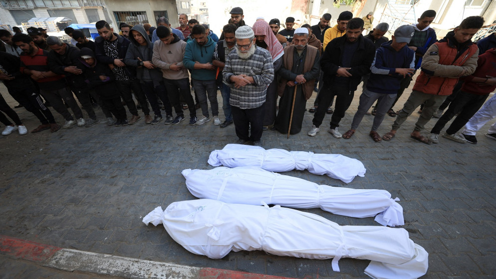 3 شهداء بنيران إسرائيلية وقصف مدفعي مكثف على غزة