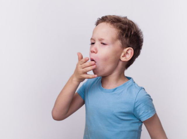 "القيء الدوري": اضطراب عصبي نادر يُصيب الأطفال والبالغين