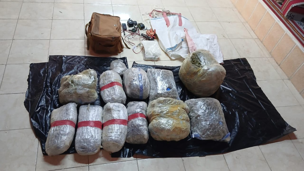 الجيش يحبط محاولة تهريب كمية من المخدرات بواسطة بالونات موجّهة