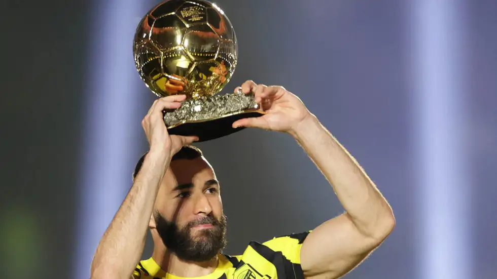 تعلم من درس نونيز ..  5 عصافير ضربها الهلال بحجر بنزيما 