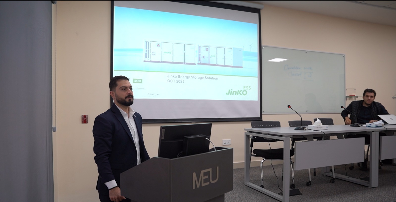 "الشرق الأوسط" تستضيف شركة "جينكو سولار" العالمية لعرض أحدث تقنيات الطاقة الشمسية