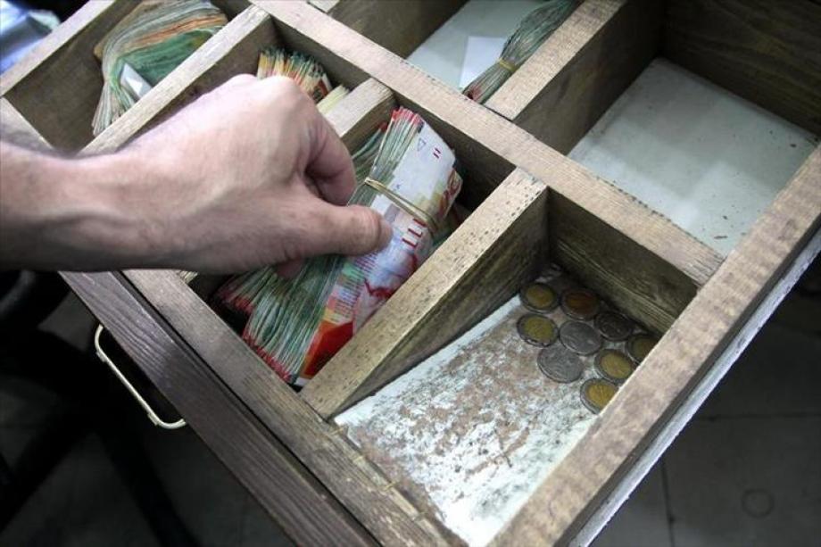 ظاهرة الادخار السالب في غزة  