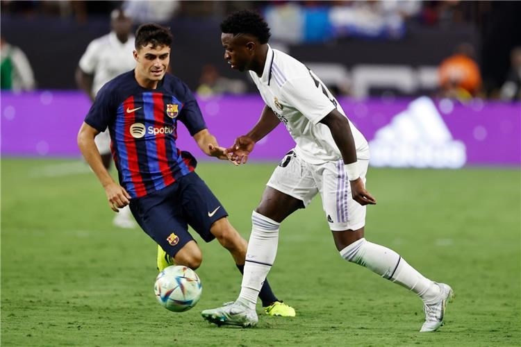 ساعة ذهبية تمنح ريال مدريد أمل إسقاط برشلونة