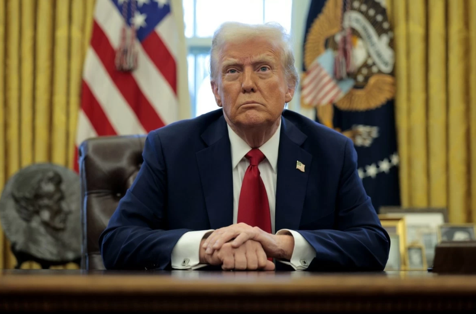 ترامب يقول إنه لا يعتزم توجيه ضربات عسكرية لفنزويلا