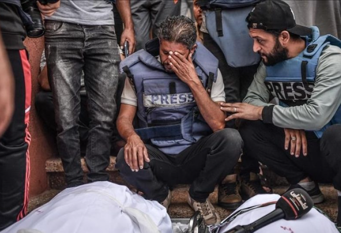 صحفيو غزة يطالبون بوقف الإبادة "الإسرائيلية" بحقهم 