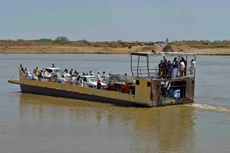 غرق 21 إثر انقلاب عبّارة في نهر النيل شمال الخرطوم