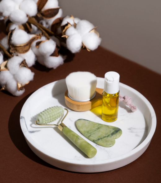 أبرز اتجاهات العناية بالبشرة لعام 2025: خطوات ذكية لإشراقة دائمة ومظهر صحي