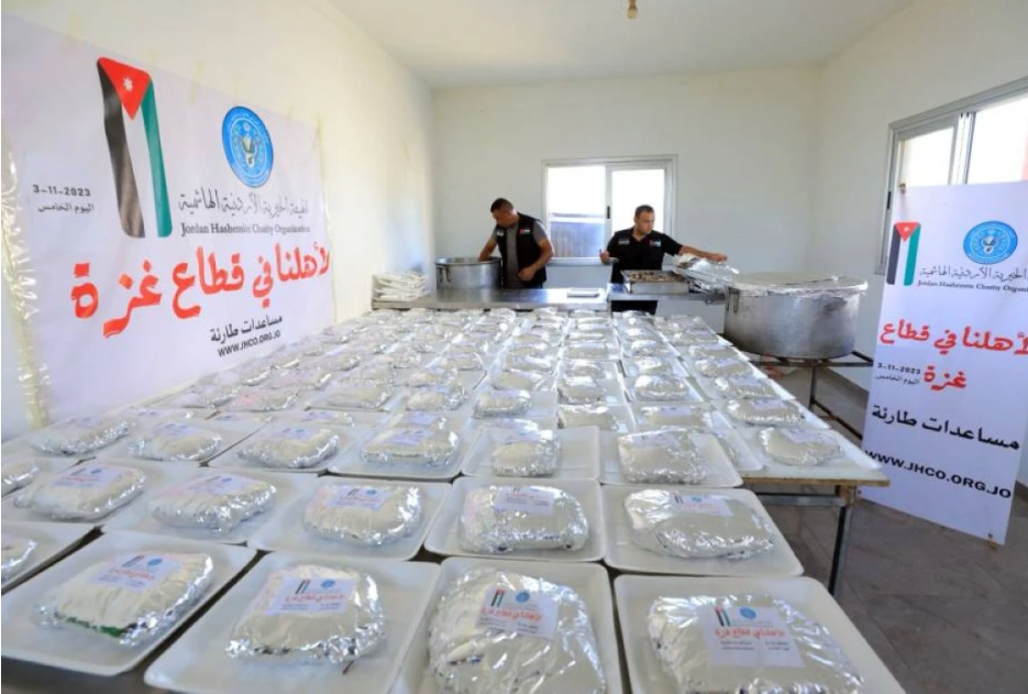 الخيرية الهاشمية تواصل تأمين الوجبات لأهالي غزة يومياً