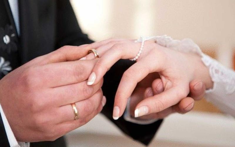 30 ألف دينار مهرًا لفتاة حاصلة على الدكتوراه ..  الشهادة العلمية تدخل حسابات الزواج   