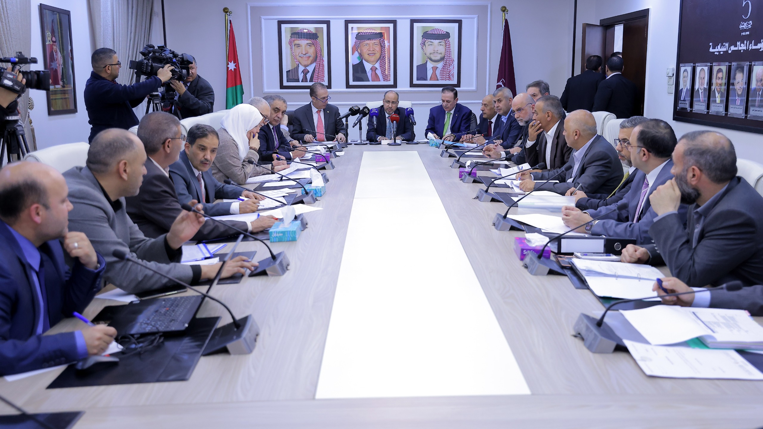 "المالية النيابية" تشدد على استرداد الأموال المصروفة دون وجه حق ومعالجة الاختلالات المالية