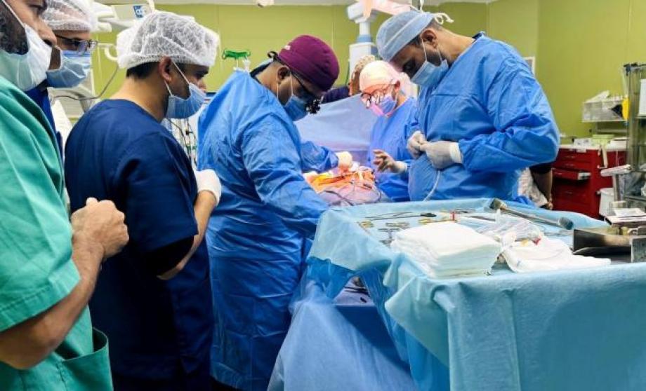 الصحة تعلن إجراء أول ثلاث عمليات قلب مفتوح ناجحة في غزّة 
