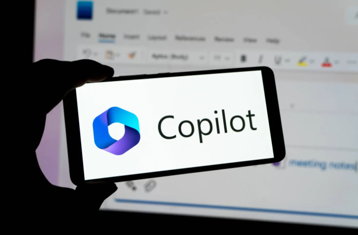 كيف يتحول «مايكروسوفت كوبايلوت» من أداة عمل إلى رفيق يومي للمستخدمين؟