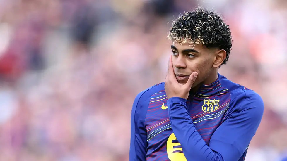 لامين يامال يطمئن جماهير برشلونة 