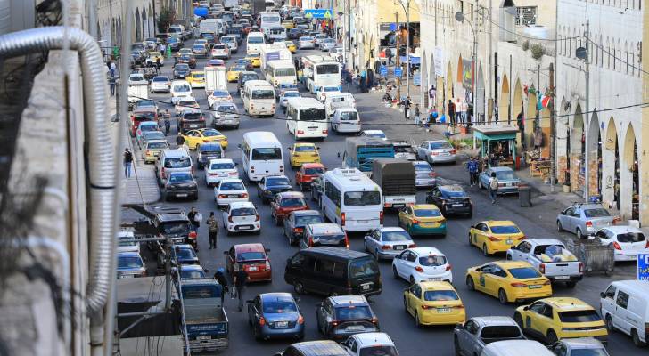 مطالبات بتمديد مدة ترخيص المركبات وجوازات السفر