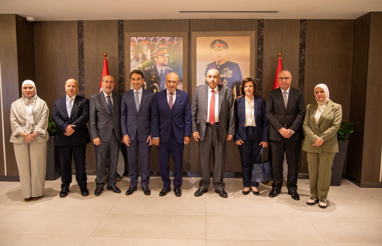 القاضي يلتقي رئيس وأعضاء مجلس مفوضي الهيئة المستقلة للانتخاب