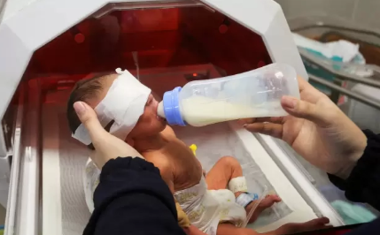 الحنيطي لـ "أخبار اليوم " : حليب الأطفال عالق والعرب بلا قدرة على إيصال المساعدات لغزة