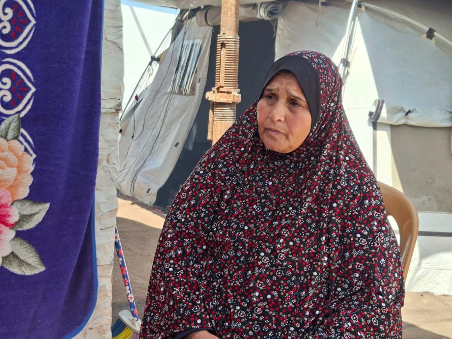 إلهام سليم ..  مريضة سرطان تصارع الألم في ظلِّ انهيار المنظومة الصحية بغزَّة 