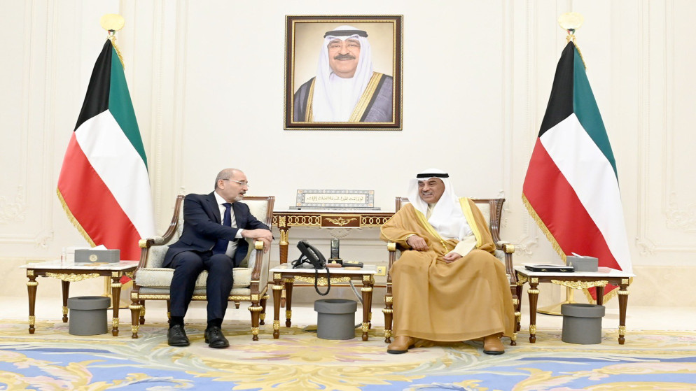 أمير الكويت يستقبل وزير الخارجية