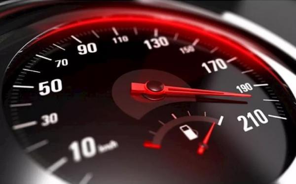 ضبط مركبتين تسيران بسرعة تجاوزت 166 كم/ ساعة