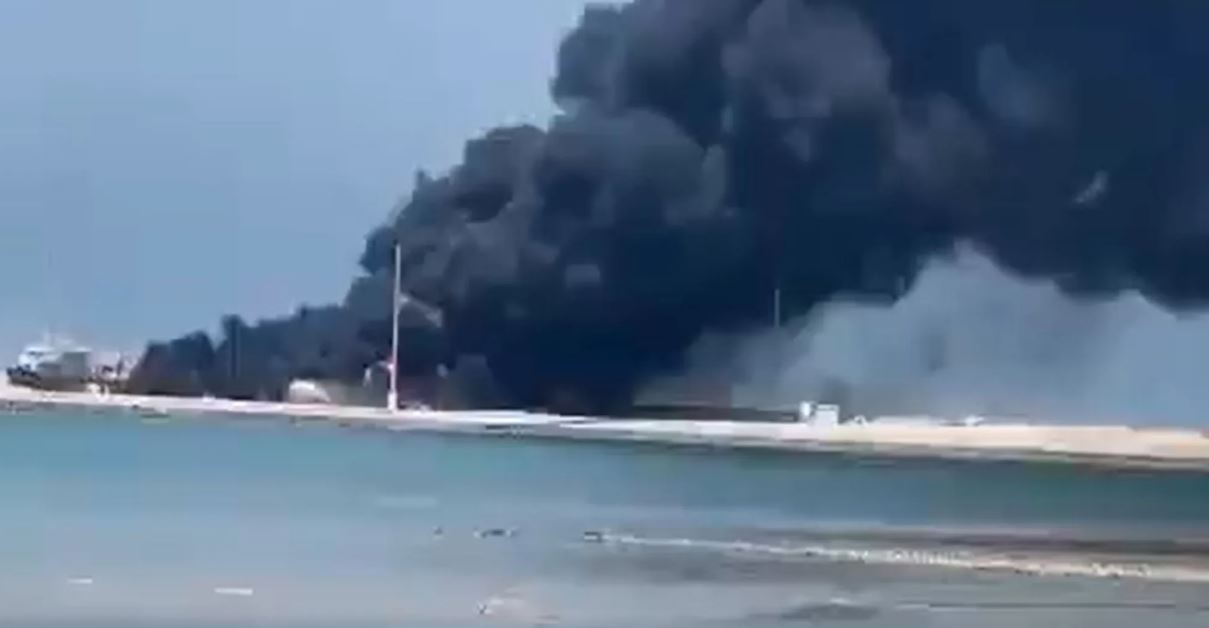 3 قتلى جراء حريق إندلع بميناء بوشهر الإيراني
