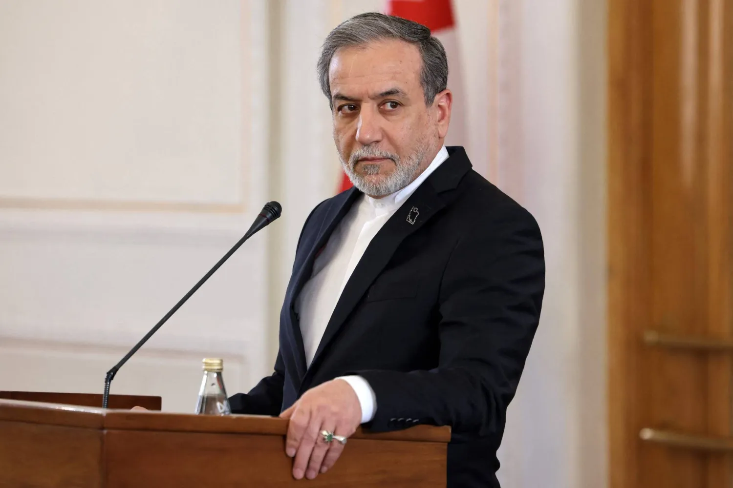 وزير الخارجية الإيراني يدعو لوقف الهجمات الإسرائيلية ويحذر من تهديد استقرار المنطقة