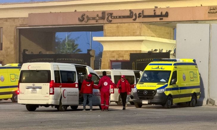 إجلاء 17 مريضا من قطاع غزة عبر معبر رفح لتلقي العلاج في الخارج