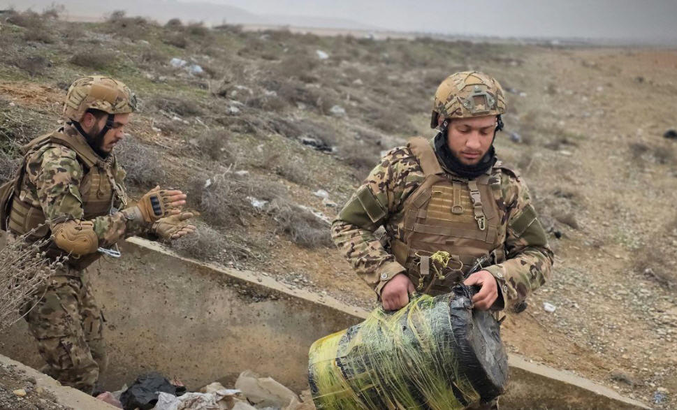 الجيش السوري يفكك كمية ضخمة من المتفجرات زرعها تنظيم قسد بإحدى القنوات المائية بريف الرقة